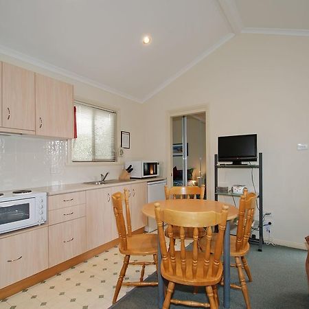 Triabunna Cabin & Caravan Park Exterior foto